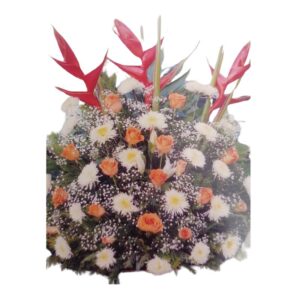 Arreglo floral de rosas y crisantemo
