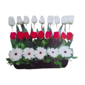 Arreglo floral de rosas y astromelia